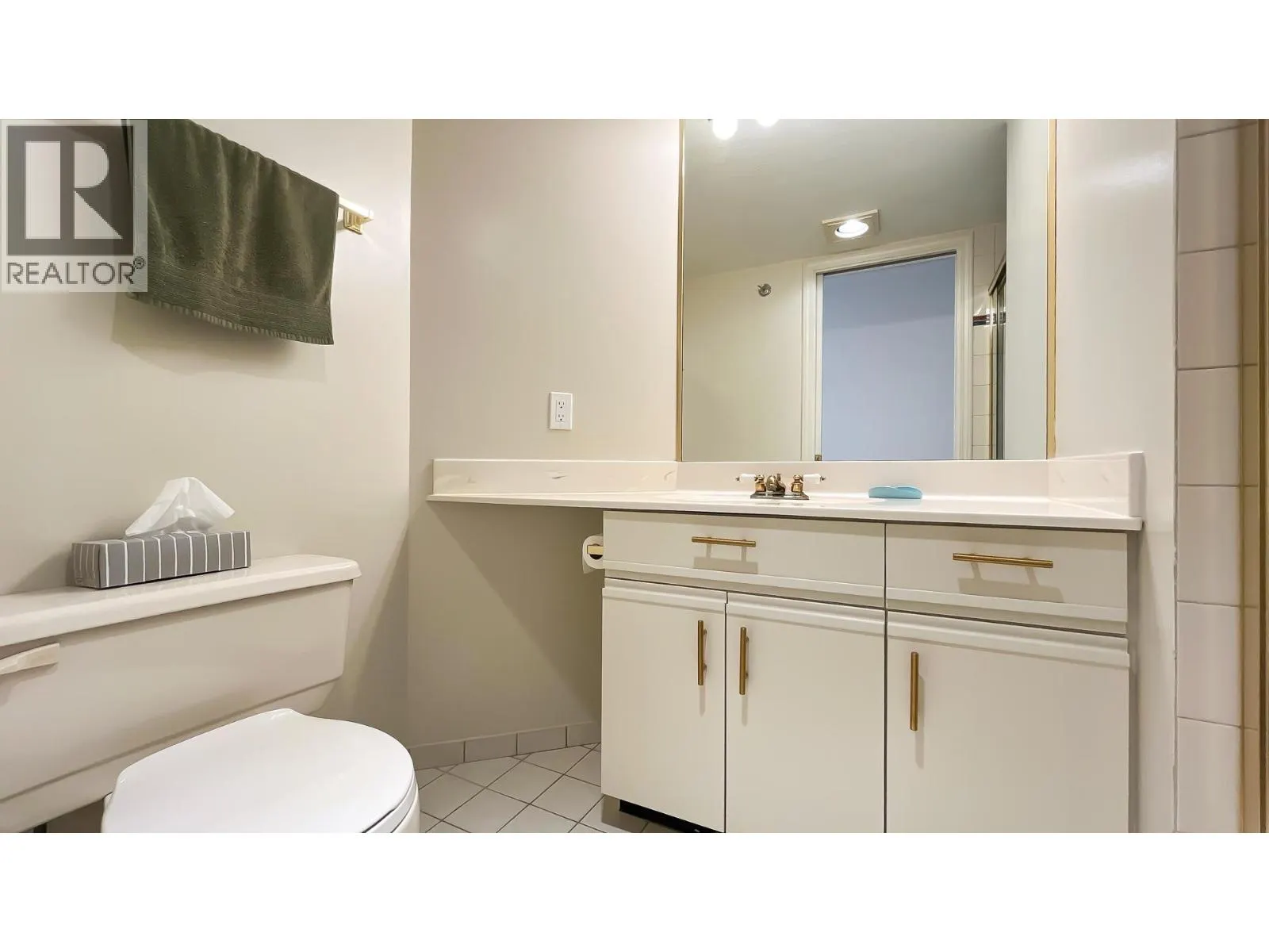 606 1045 QUAYSIDE DRIVE