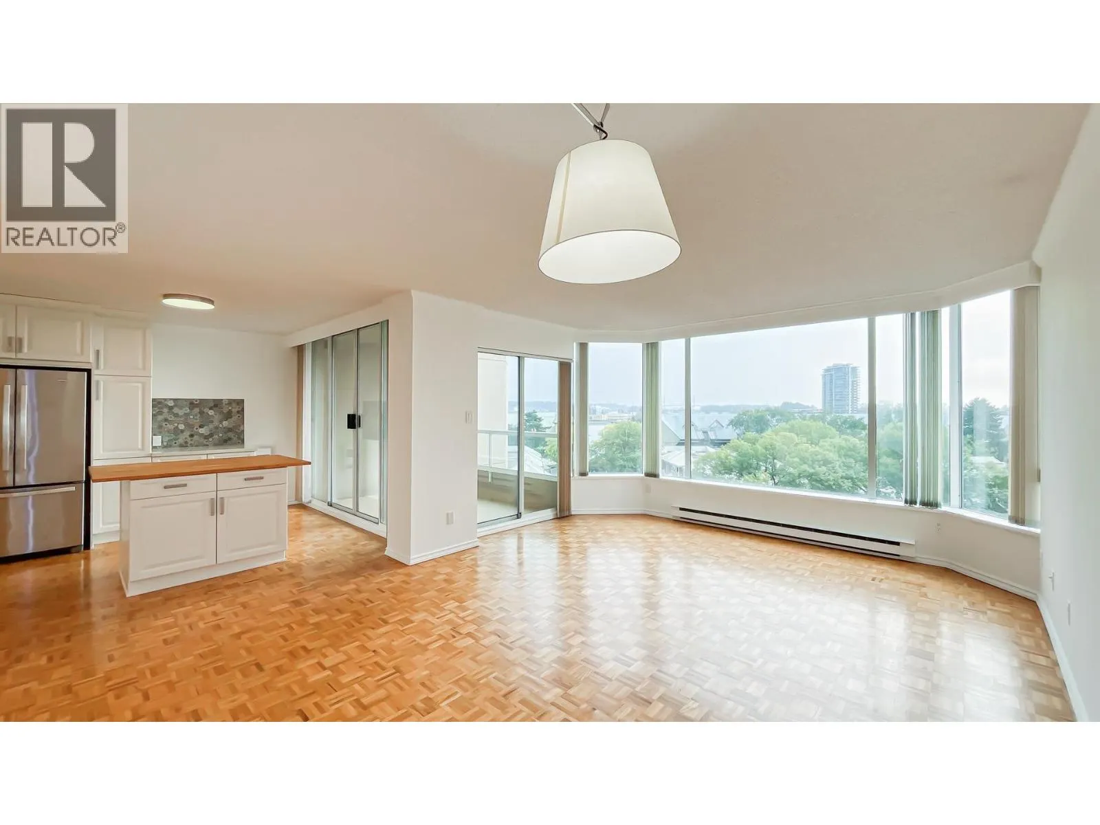 606 1045 QUAYSIDE DRIVE