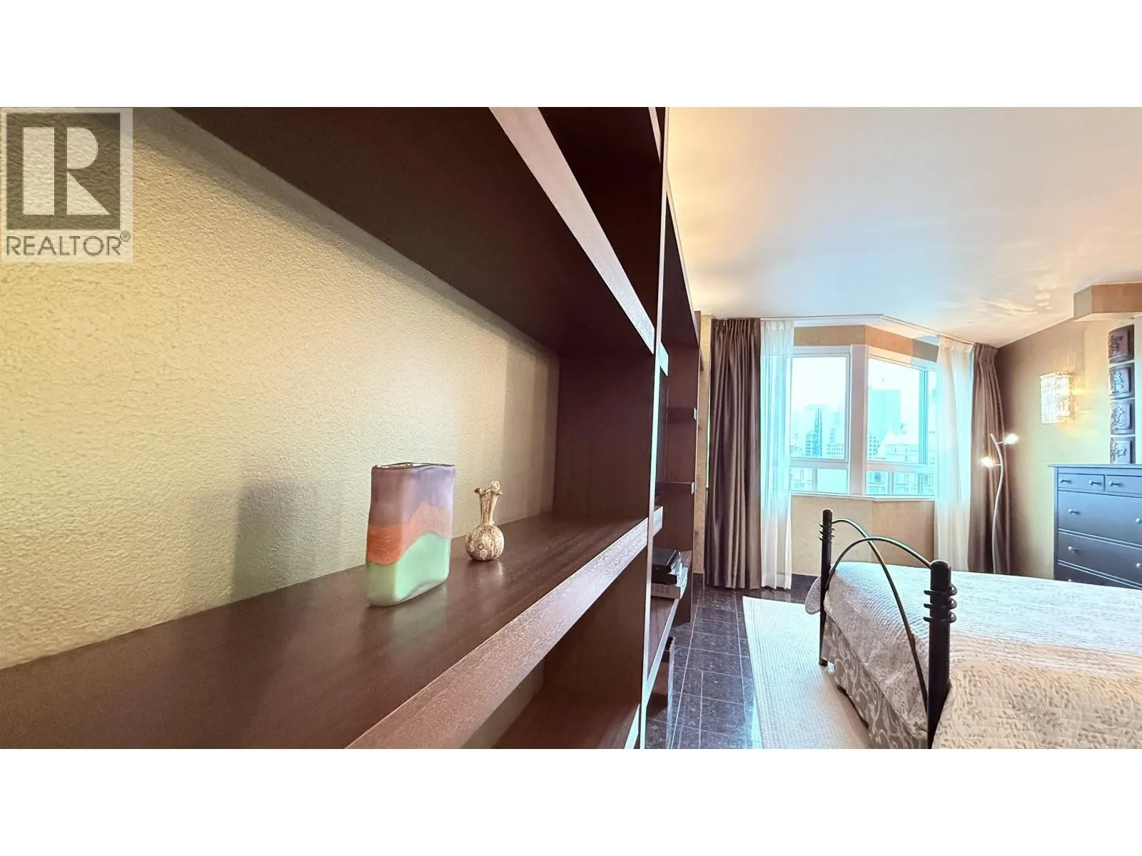2201 909 BURRARD STREET
