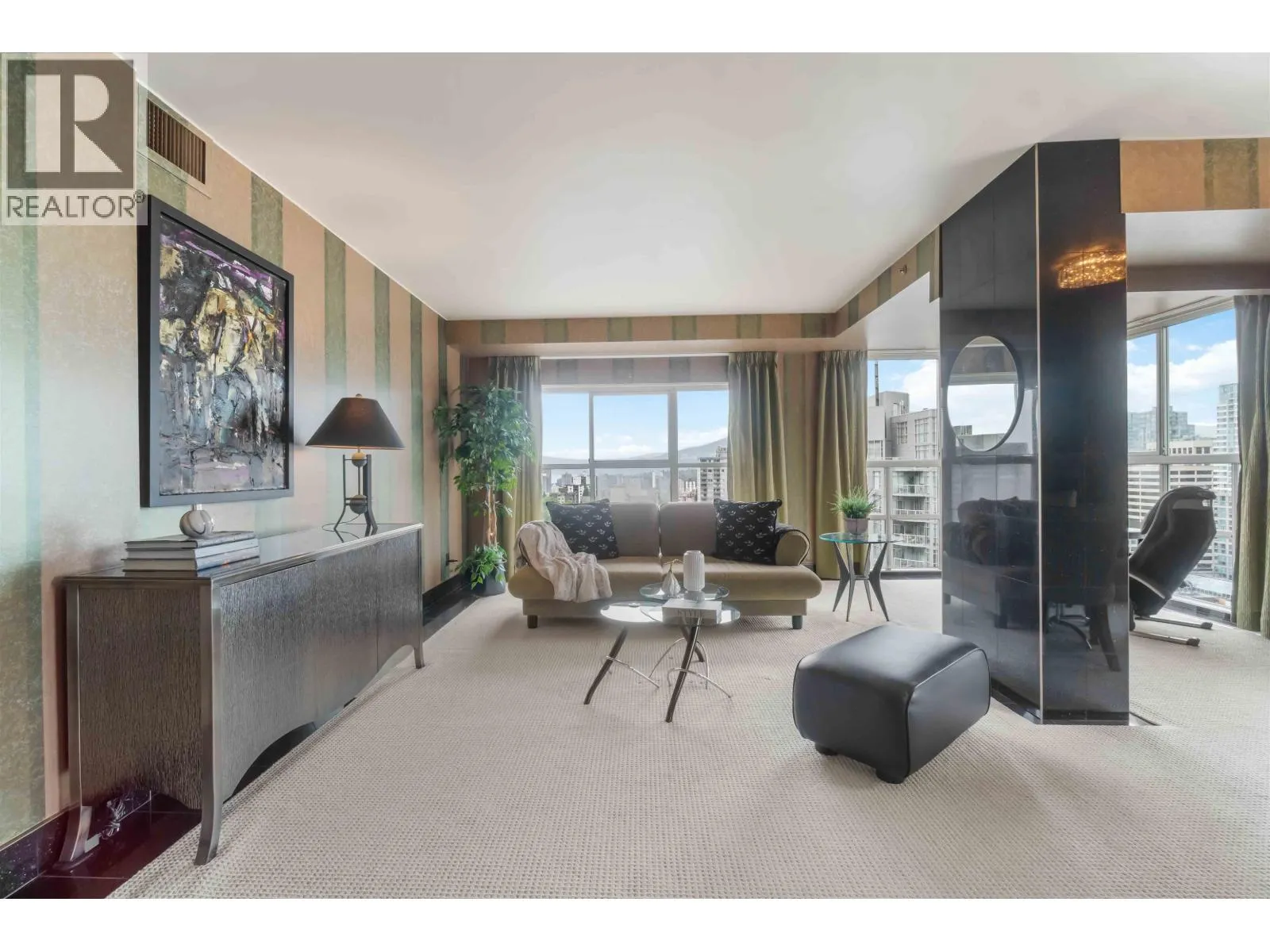 2201 909 BURRARD STREET