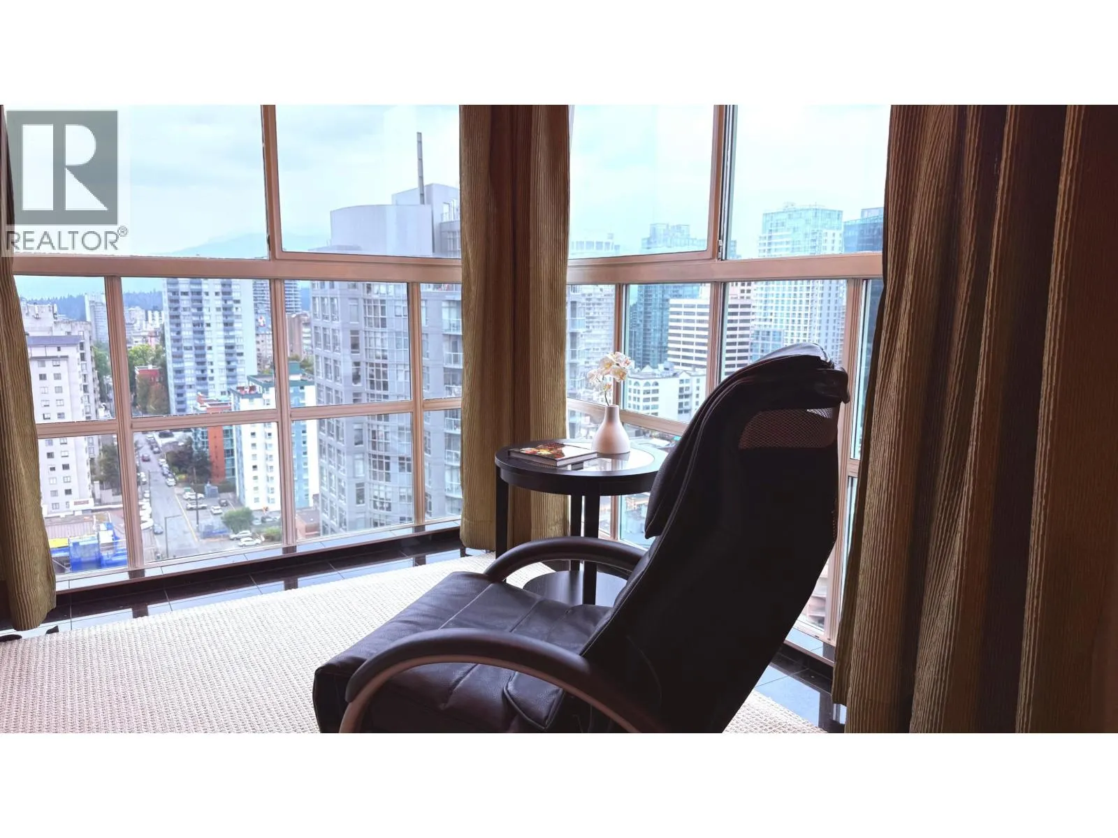 2201 909 BURRARD STREET