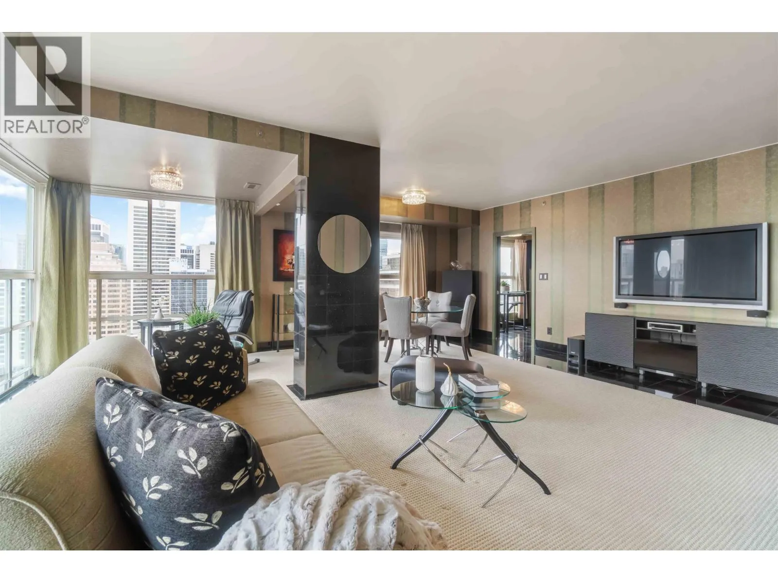 2201 909 BURRARD STREET