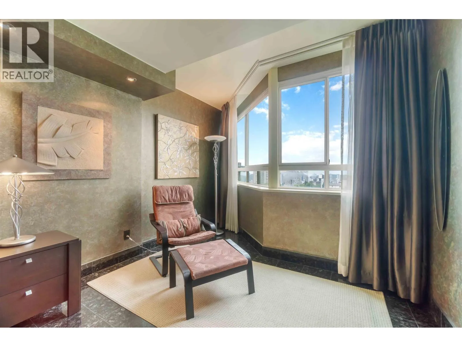 2201 909 BURRARD STREET