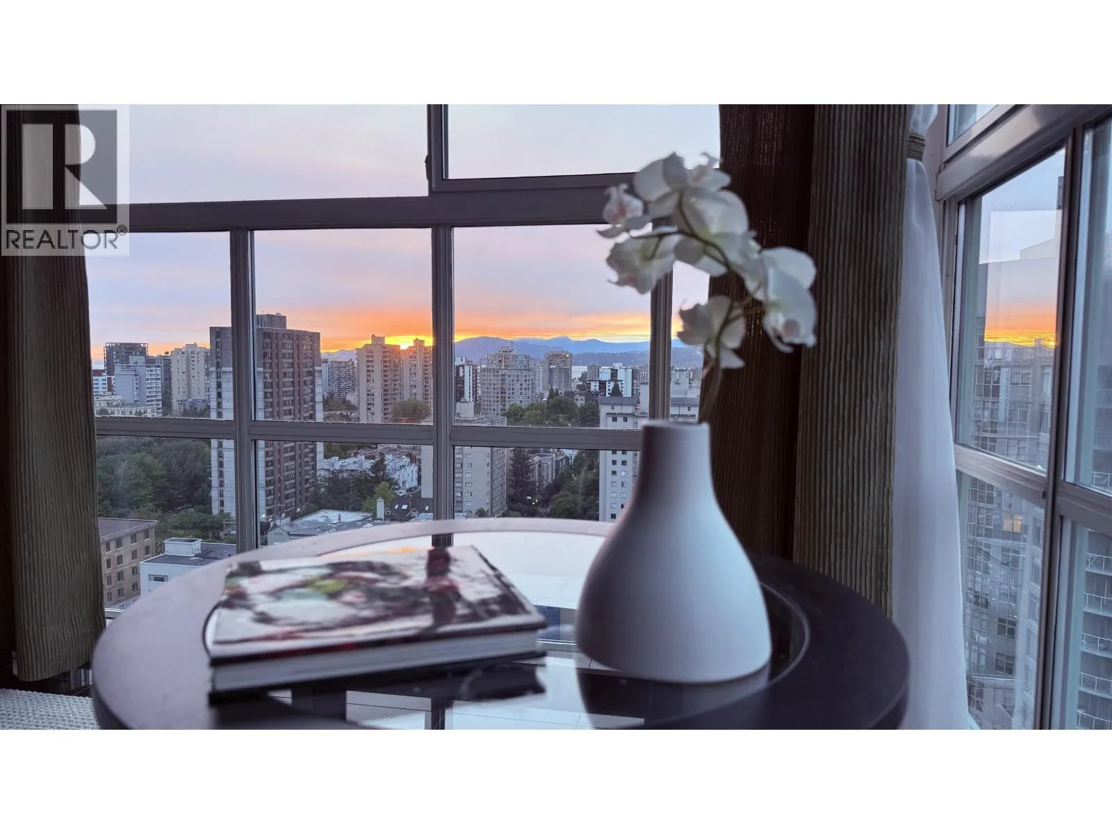 2201 909 BURRARD STREET
