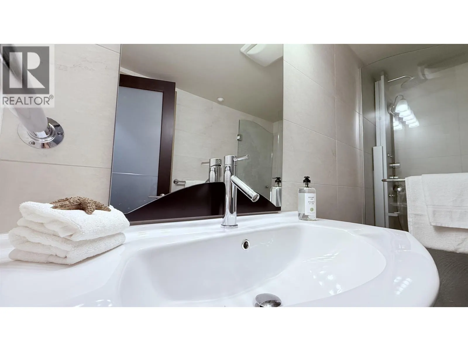 2201 909 BURRARD STREET