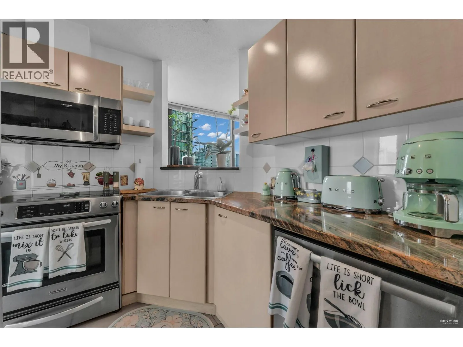 1905 1331 ALBERNI STREET