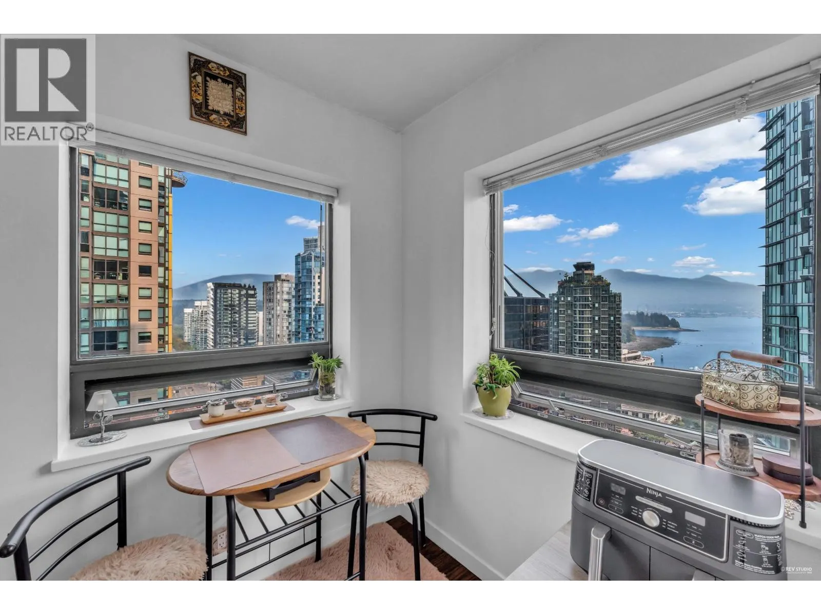 1905 1331 ALBERNI STREET