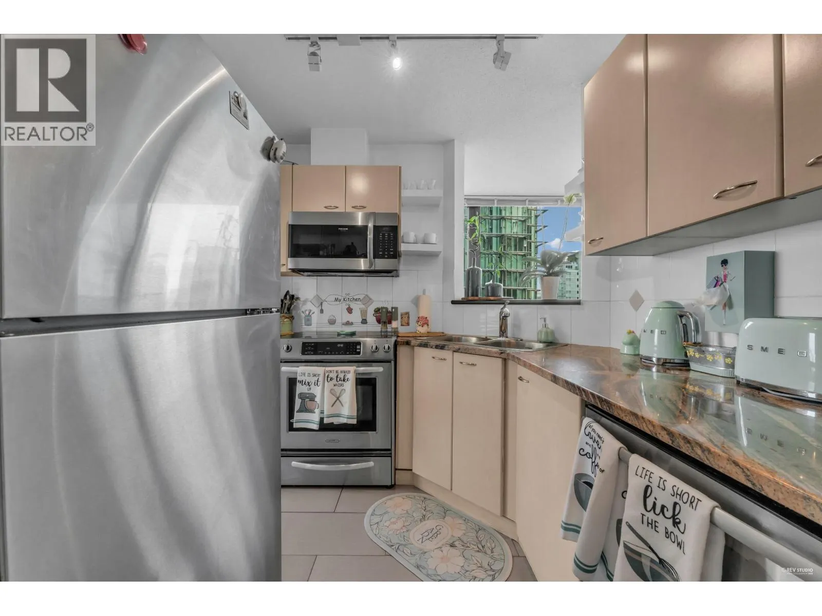 1905 1331 ALBERNI STREET