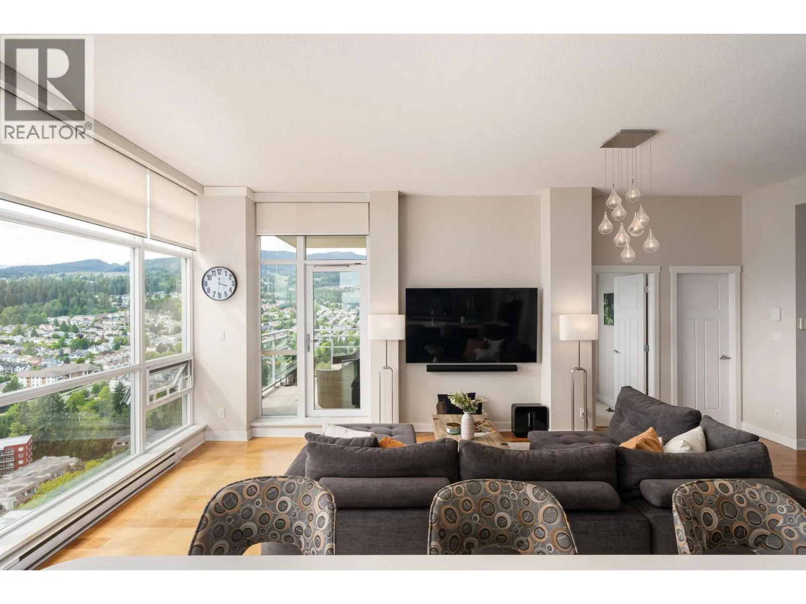 3401 2968 GLEN DRIVE