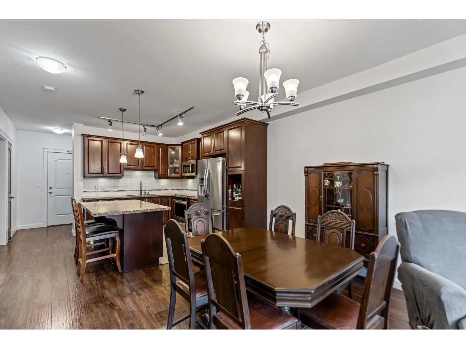 356 8258 207A STREET
