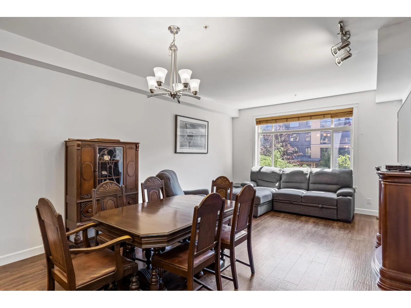 356 8258 207A STREET