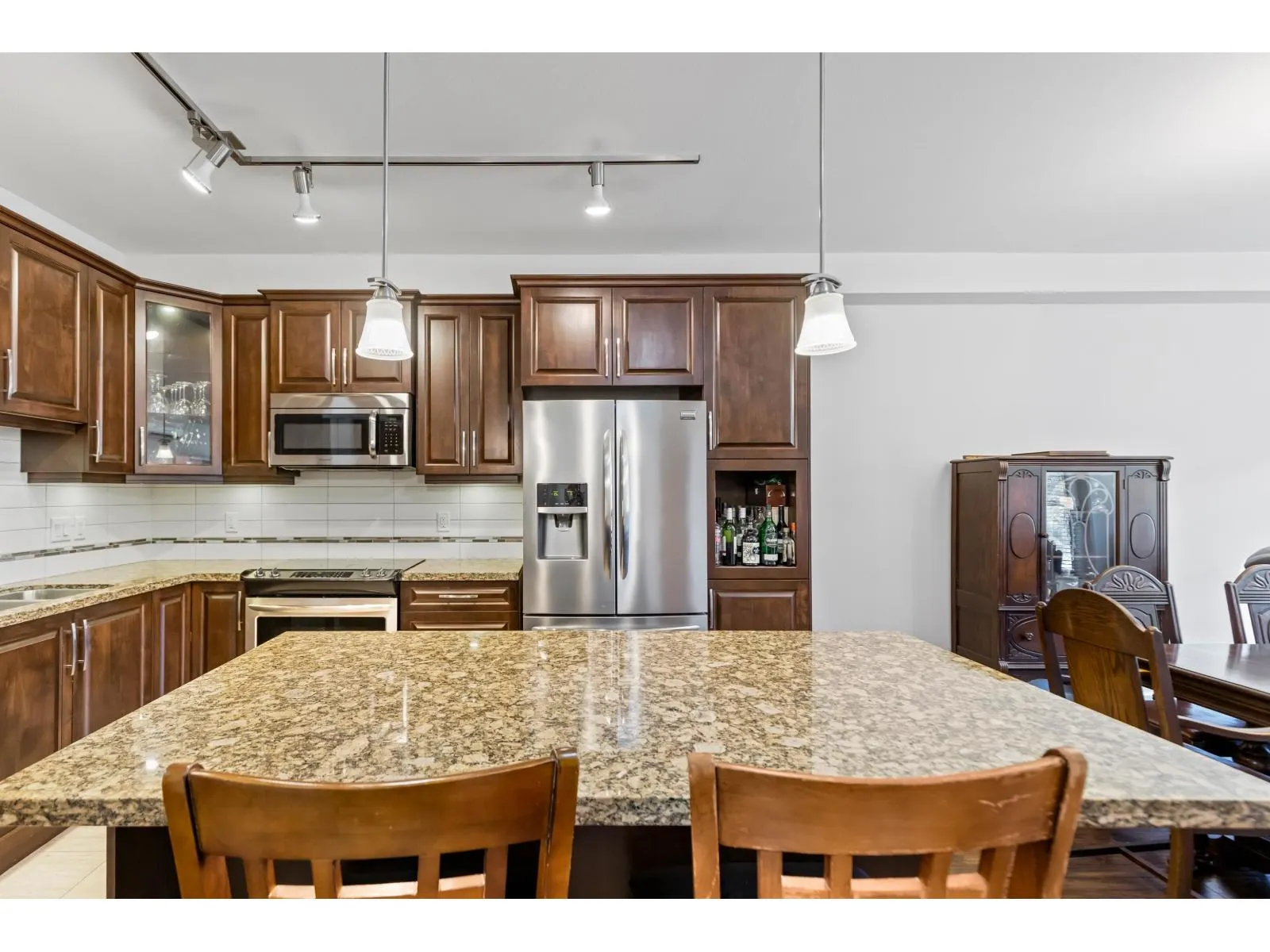 356 8258 207A STREET