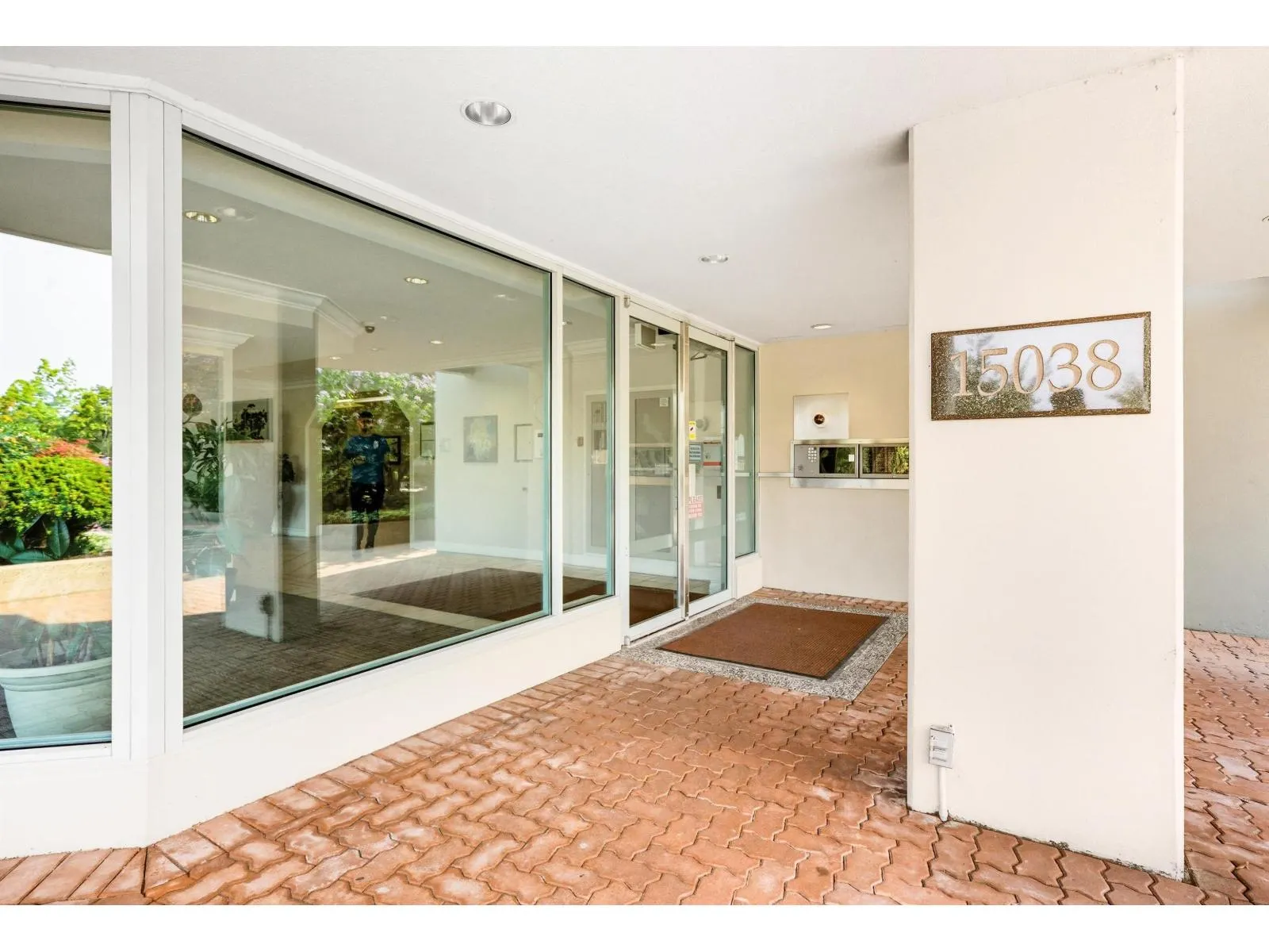 1004 15038 101 AVENUE