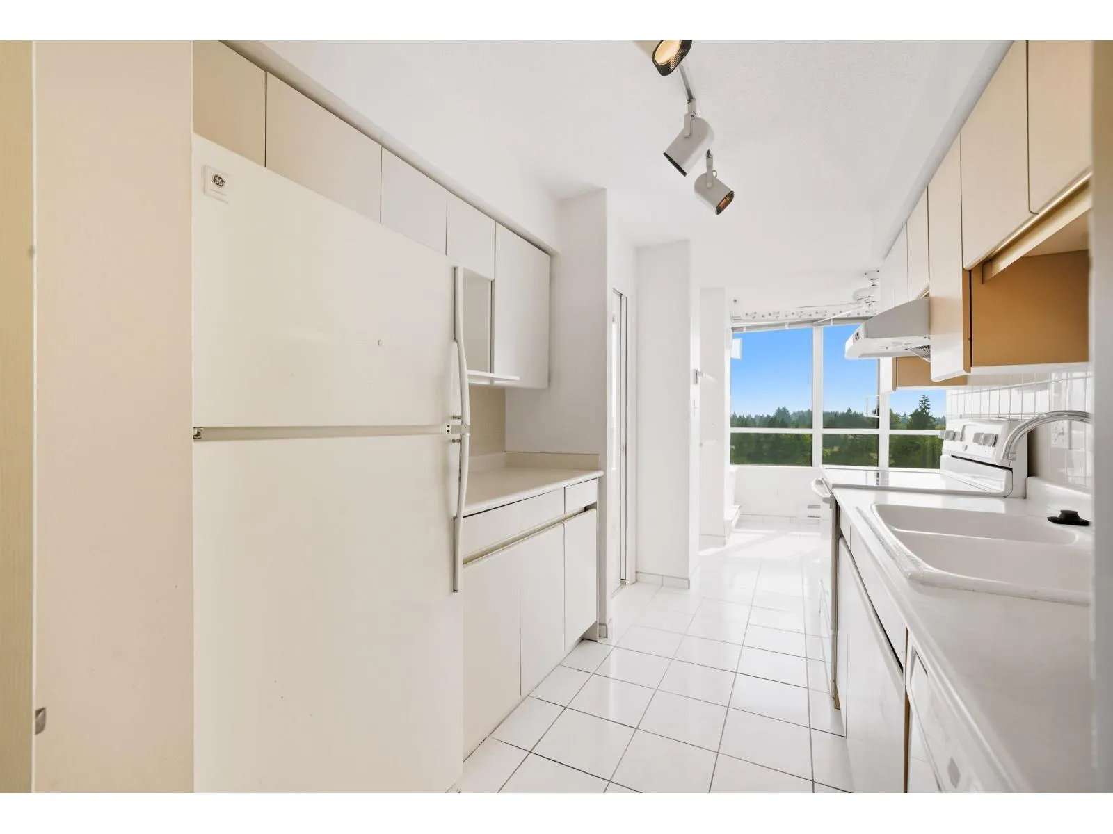 1004 15038 101 AVENUE