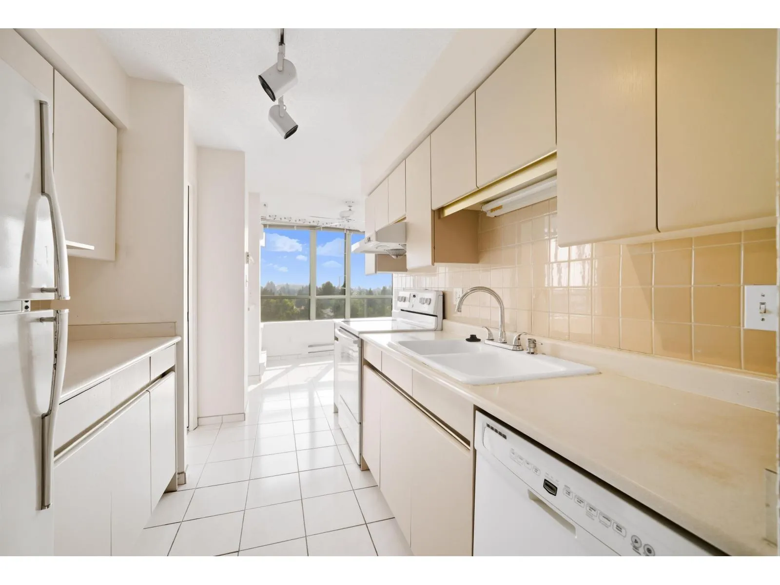 1004 15038 101 AVENUE