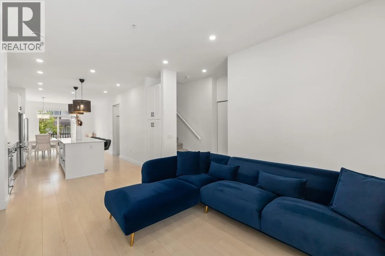 11 24021 110 AVENUE