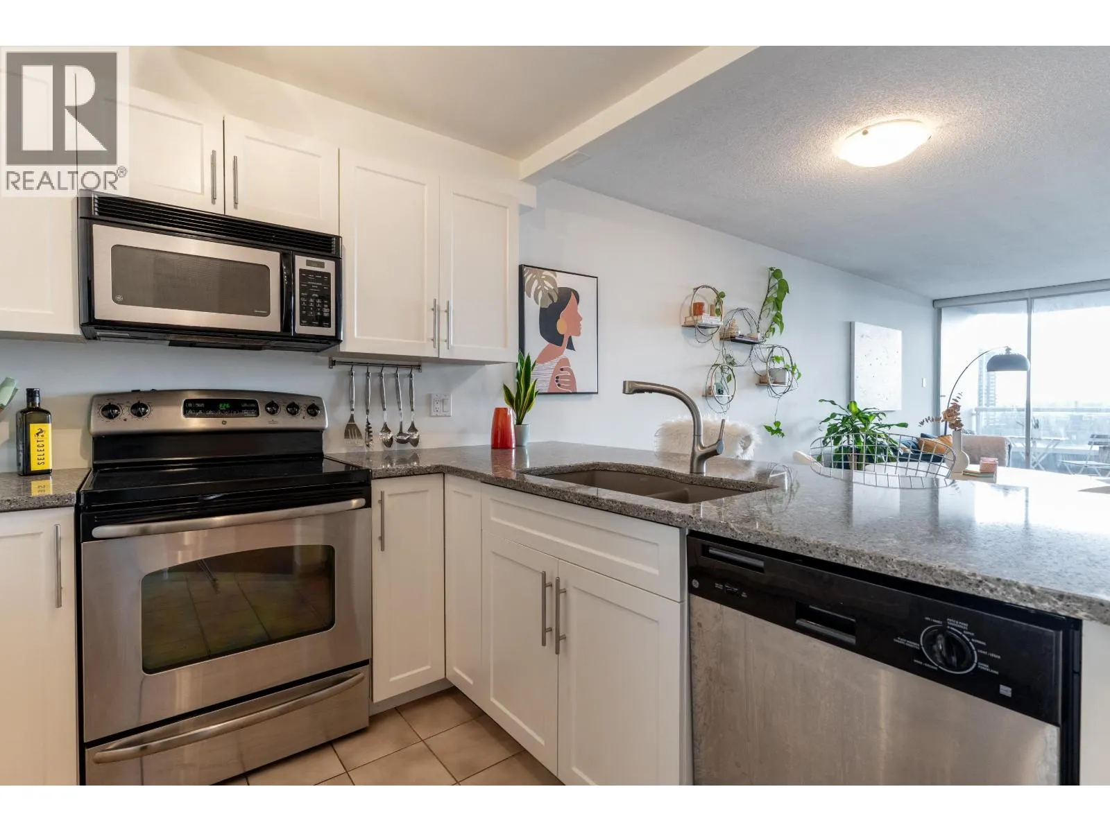905 1065 QUAYSIDE DRIVE