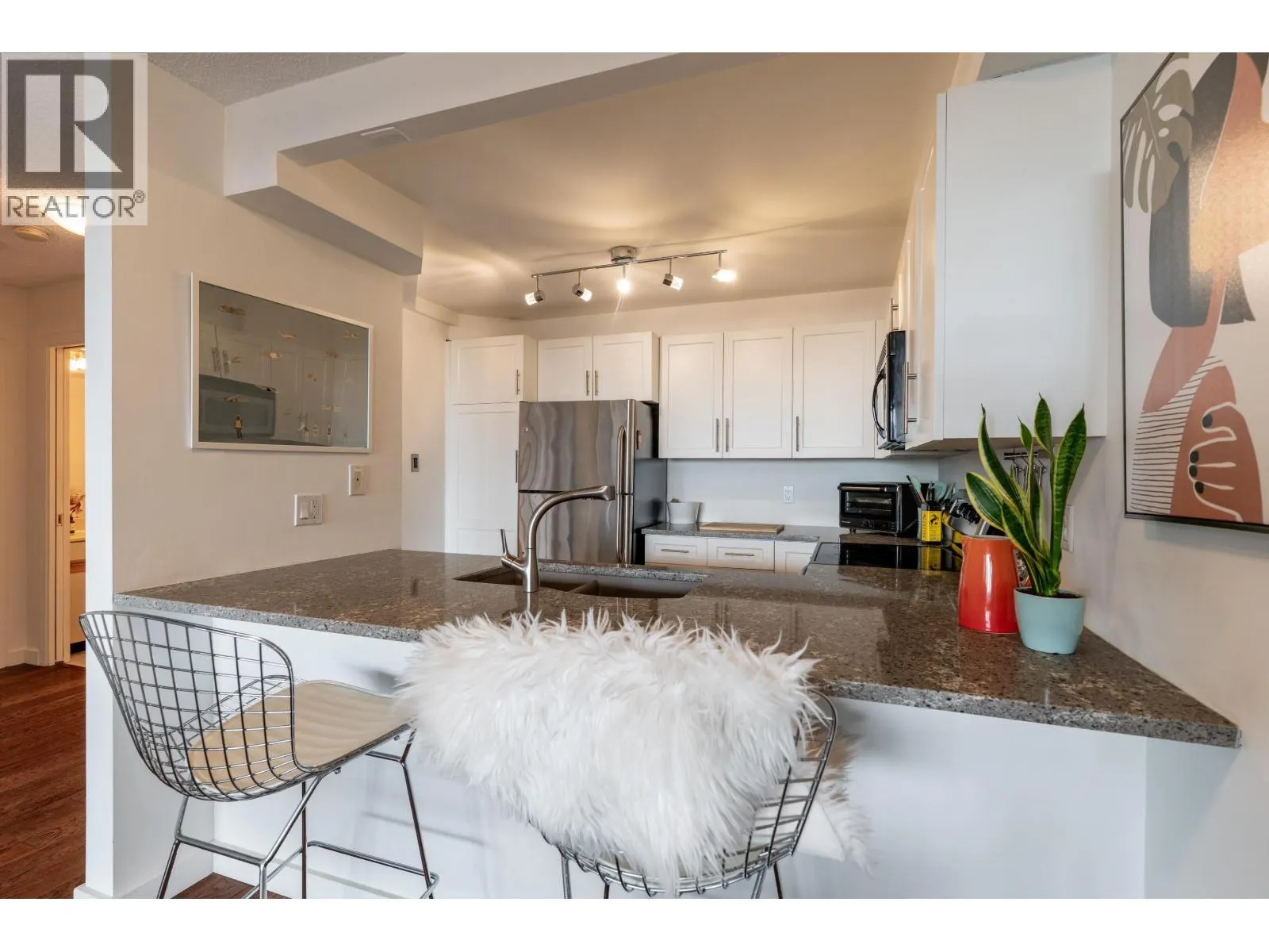 905 1065 QUAYSIDE DRIVE