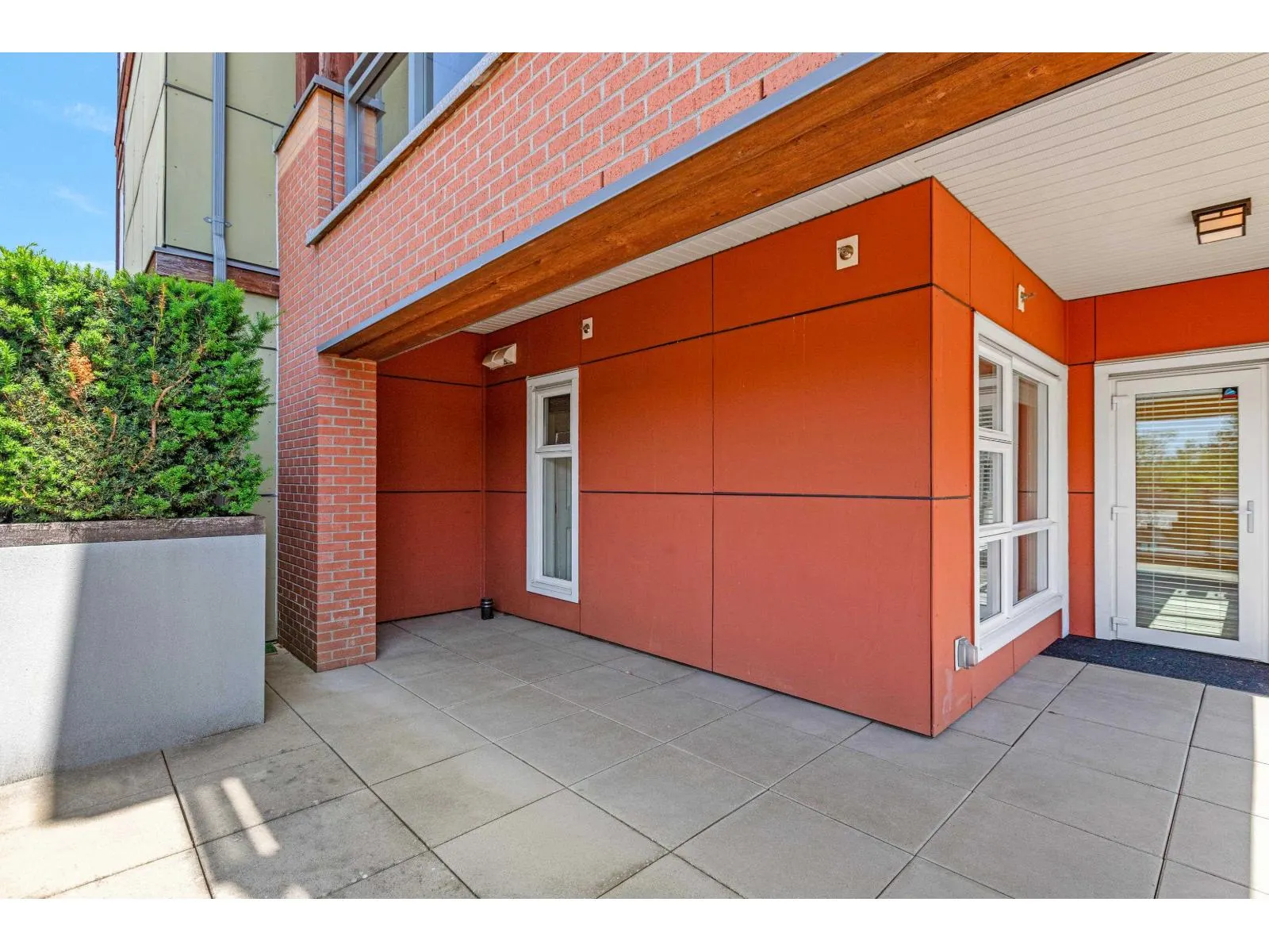 219 20728 WILLOUGHBY TOWN CENTRE DRIVE