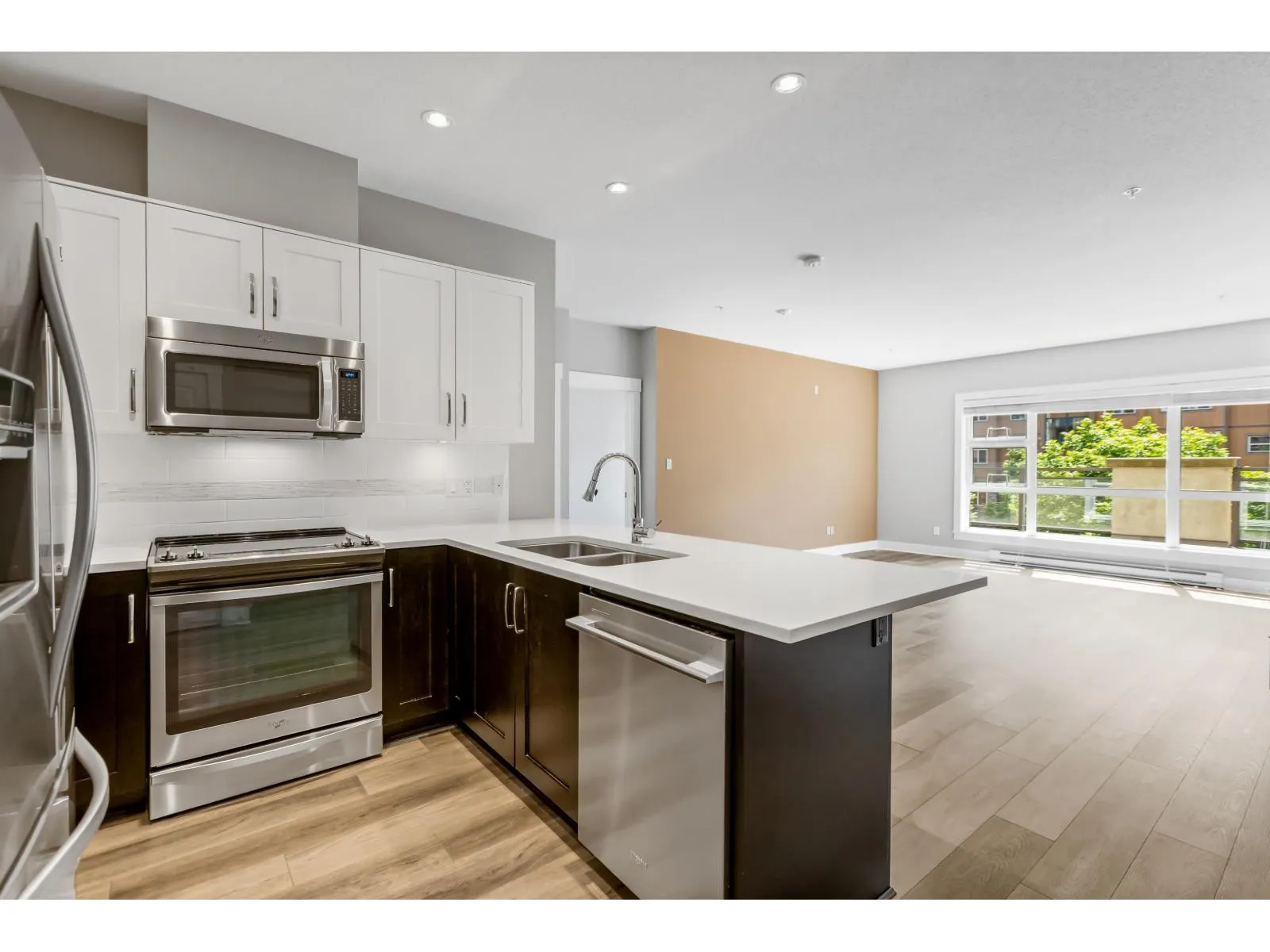 219 20728 WILLOUGHBY TOWN CENTRE DRIVE