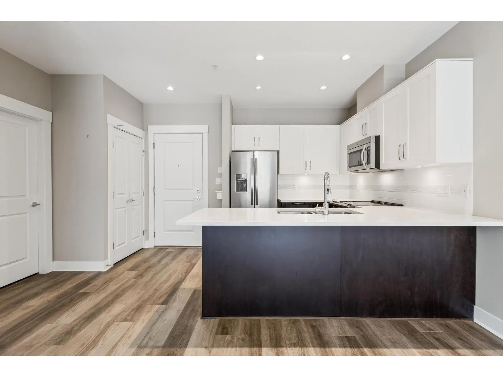 219 20728 WILLOUGHBY TOWN CENTRE DRIVE