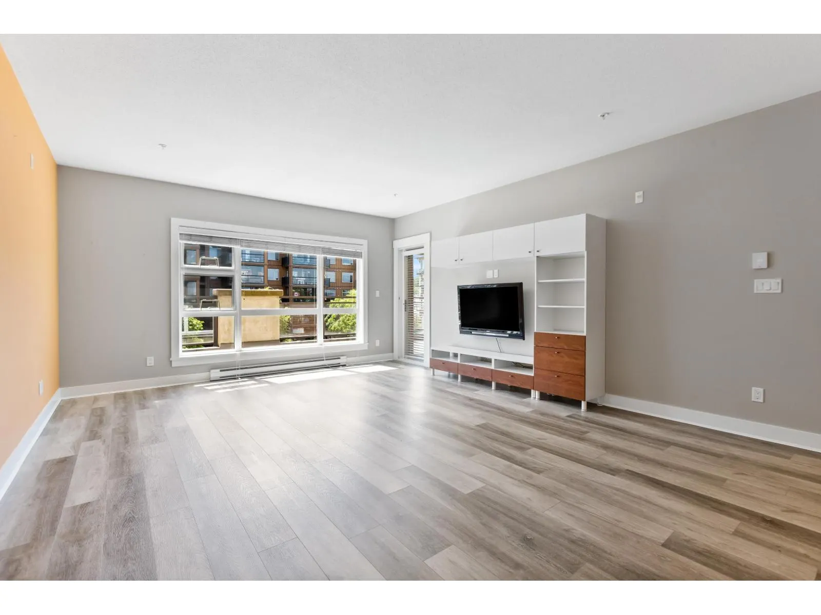 219 20728 WILLOUGHBY TOWN CENTRE DRIVE
