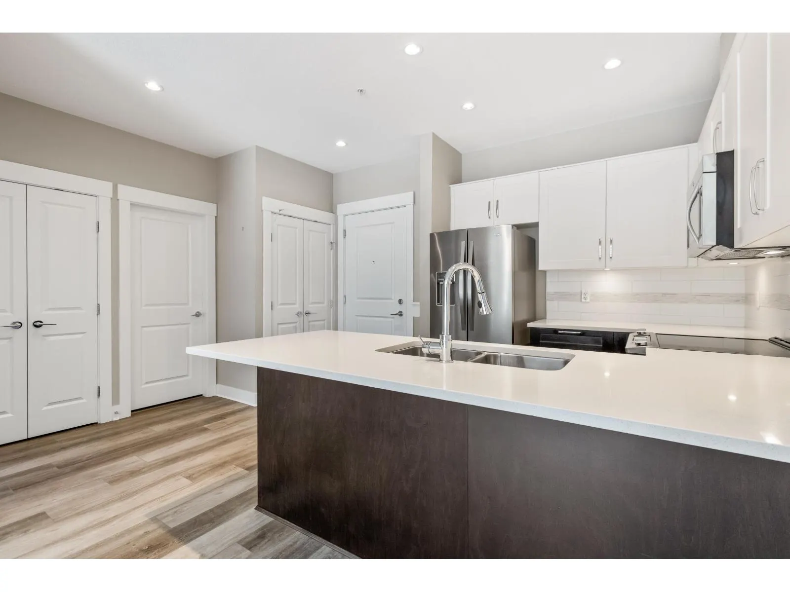 219 20728 WILLOUGHBY TOWN CENTRE DRIVE