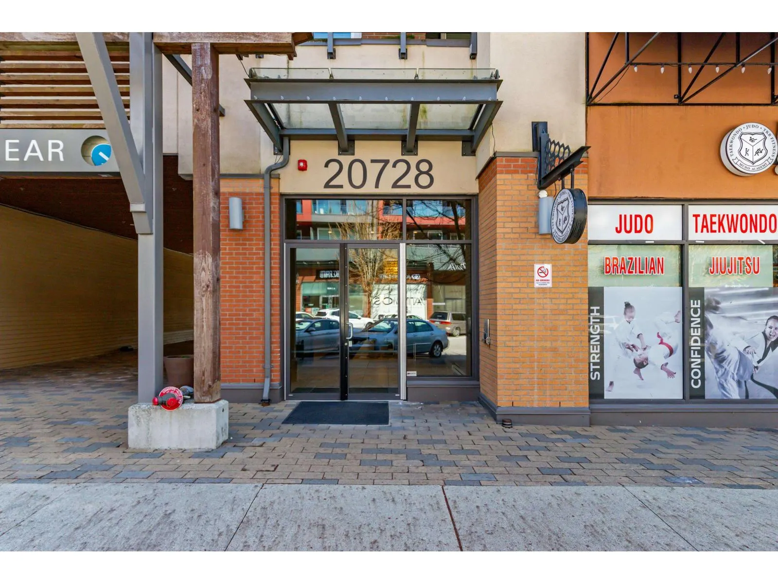 219 20728 WILLOUGHBY TOWN CENTRE DRIVE