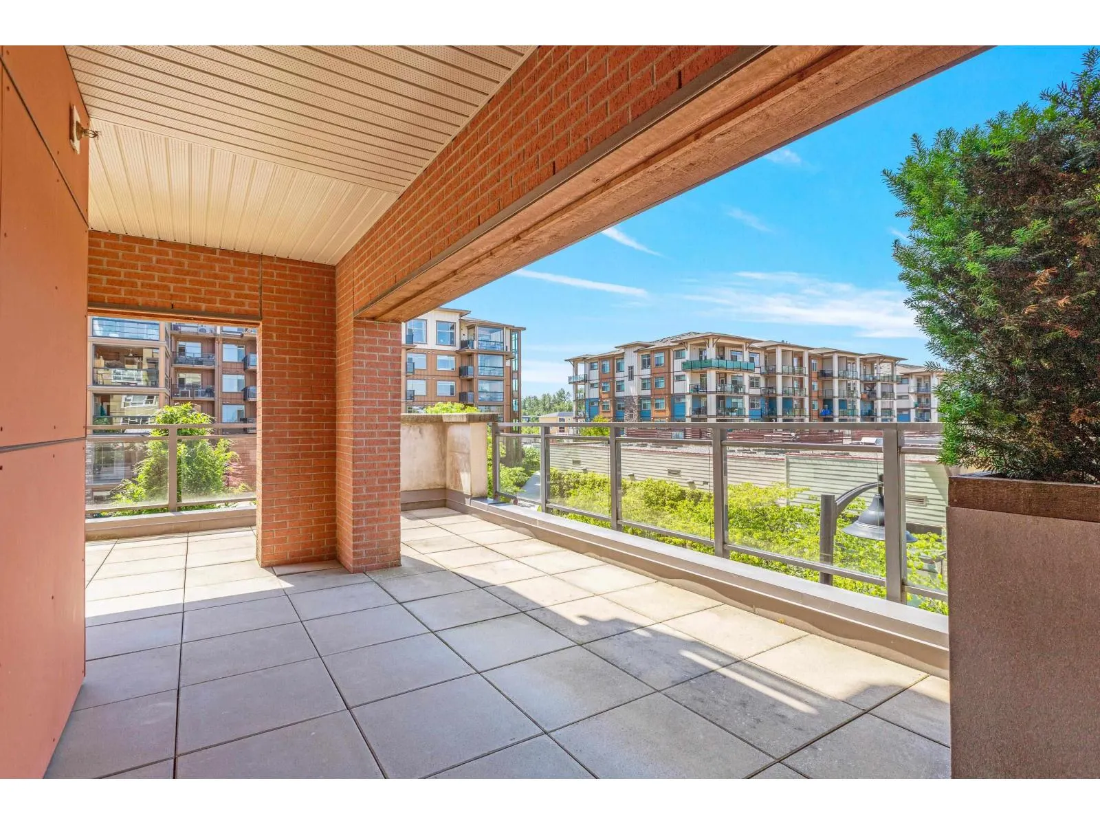 219 20728 WILLOUGHBY TOWN CENTRE DRIVE