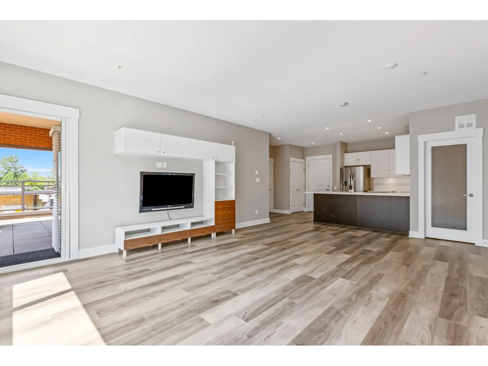 219 20728 WILLOUGHBY TOWN CENTRE DRIVE
