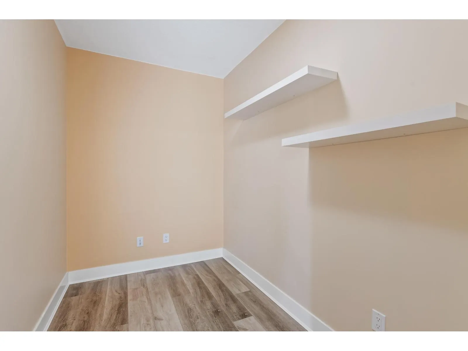 219 20728 WILLOUGHBY TOWN CENTRE DRIVE