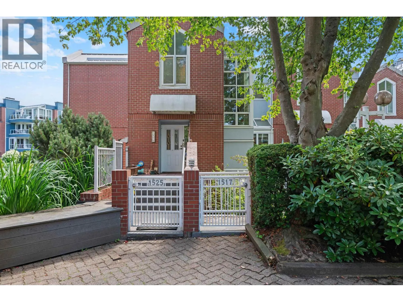 1525 MARINER WALK