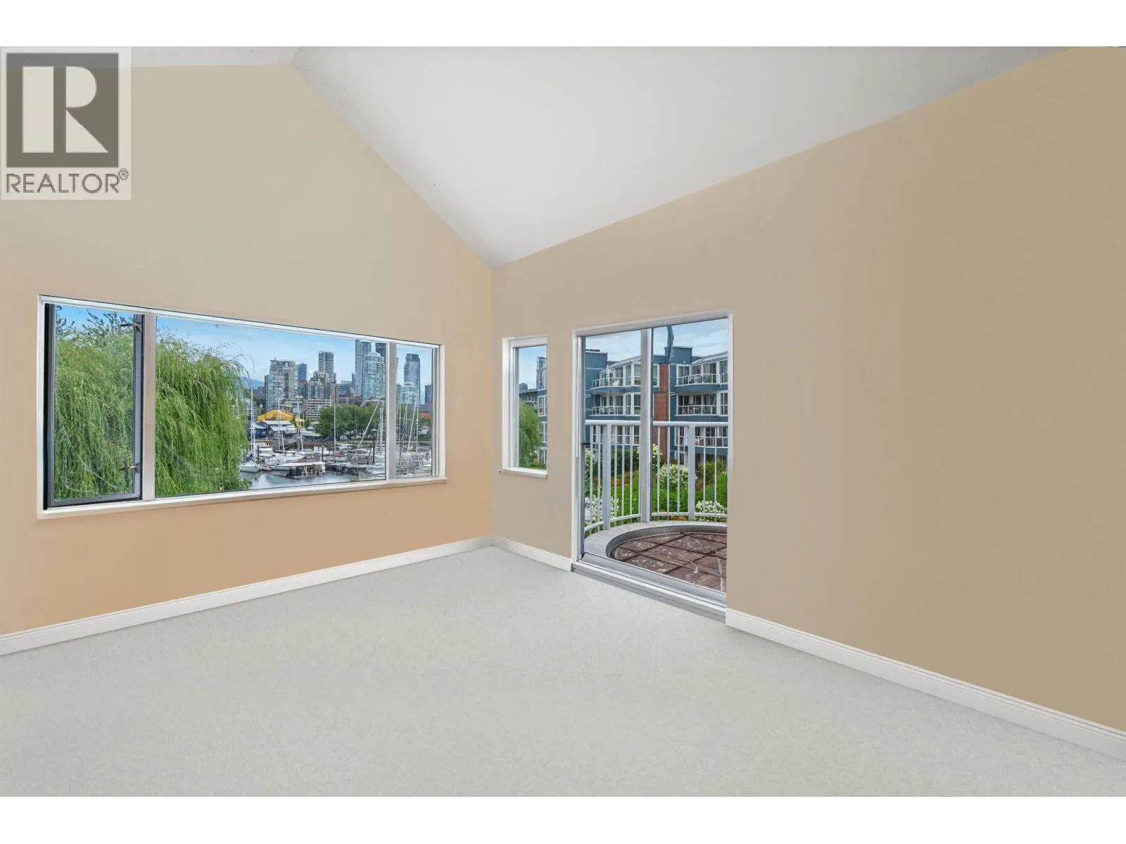 1525 MARINER WALK