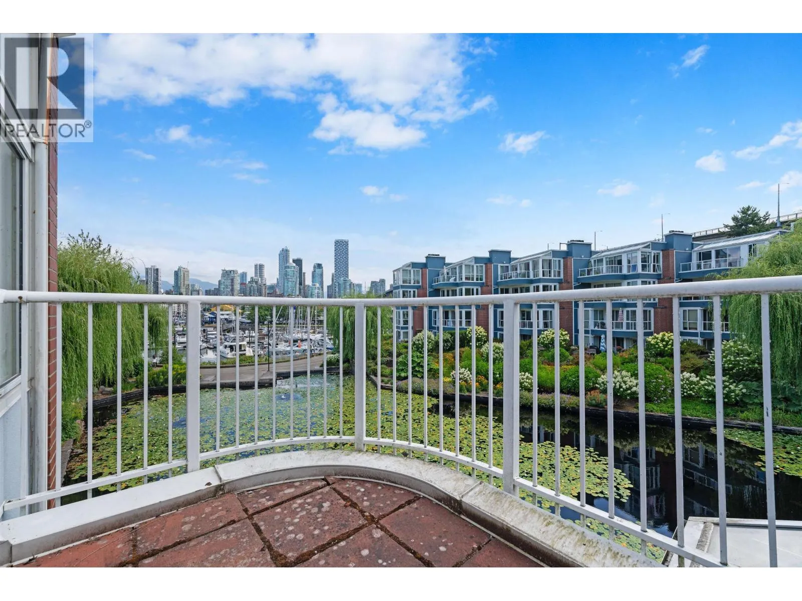 1525 MARINER WALK