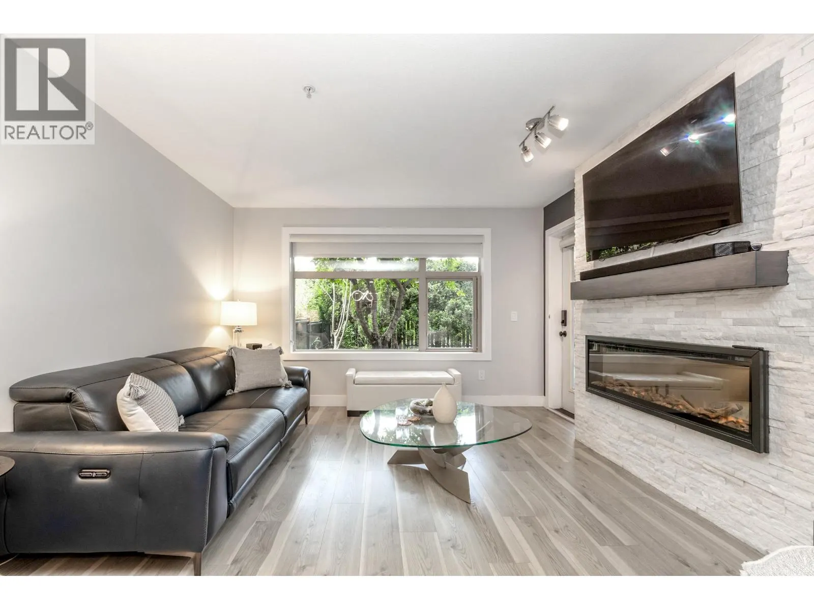 109 400 KLAHANIE DRIVE
