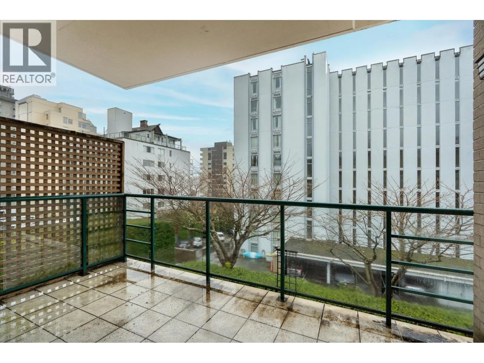 205 1896 MARINE DRIVE