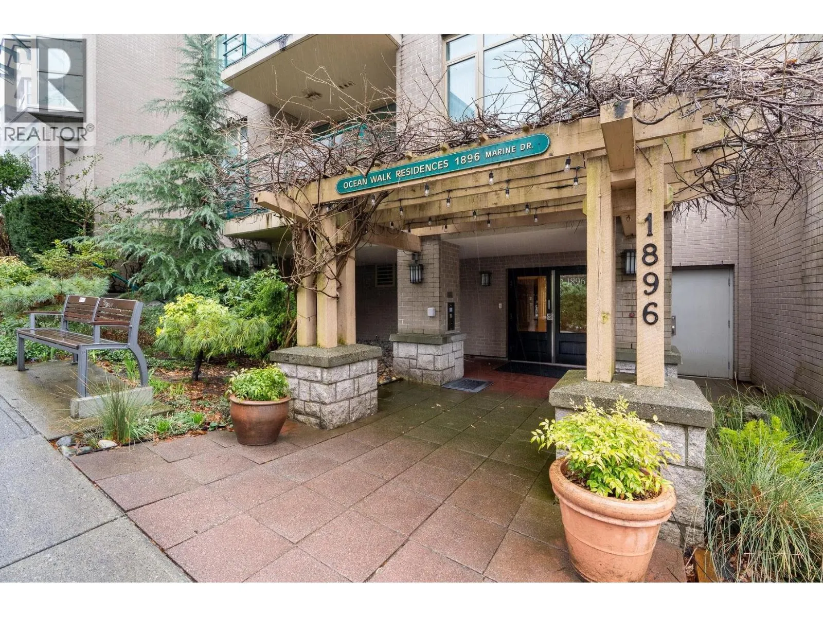 205 1896 MARINE DRIVE