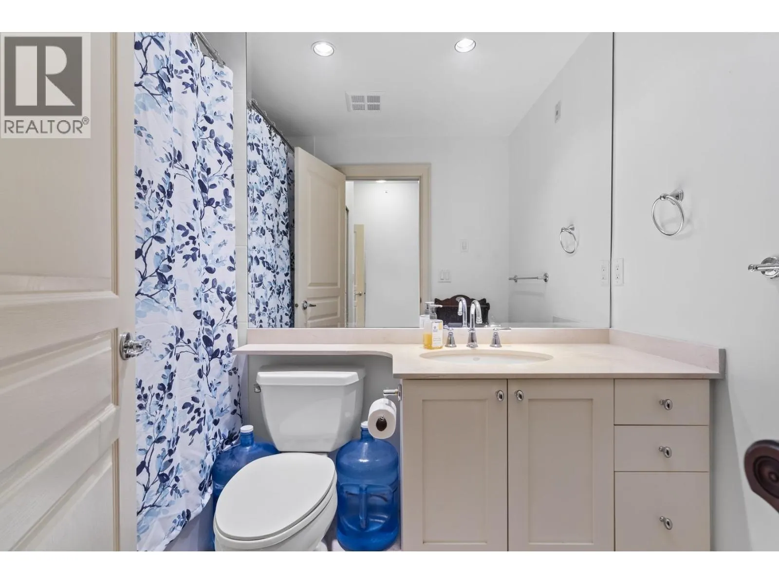 205 1896 MARINE DRIVE