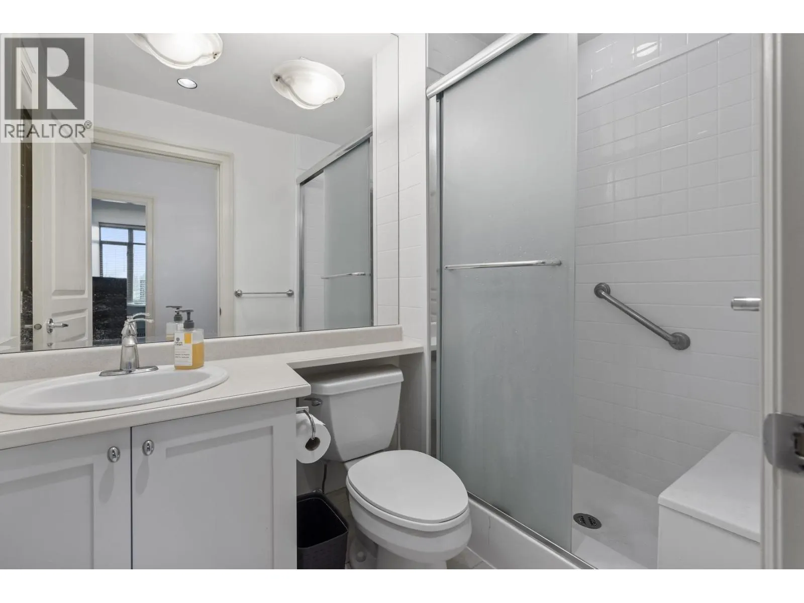 205 1896 MARINE DRIVE