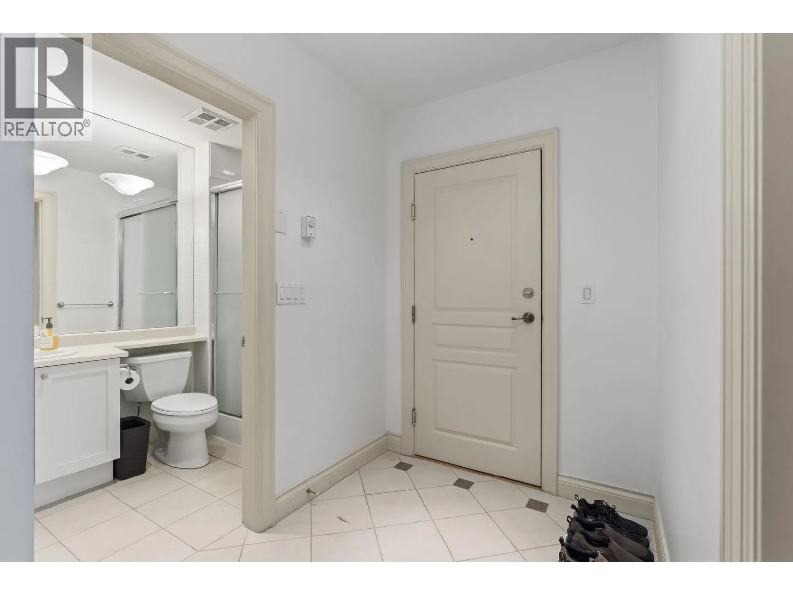205 1896 MARINE DRIVE