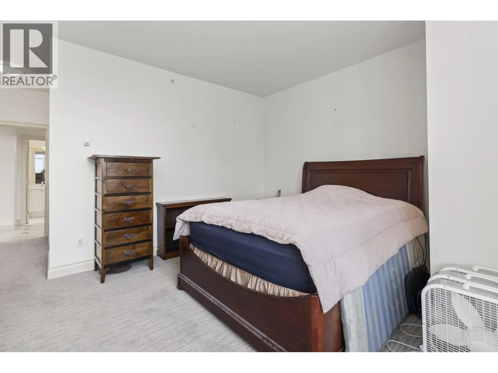 205 1896 MARINE DRIVE