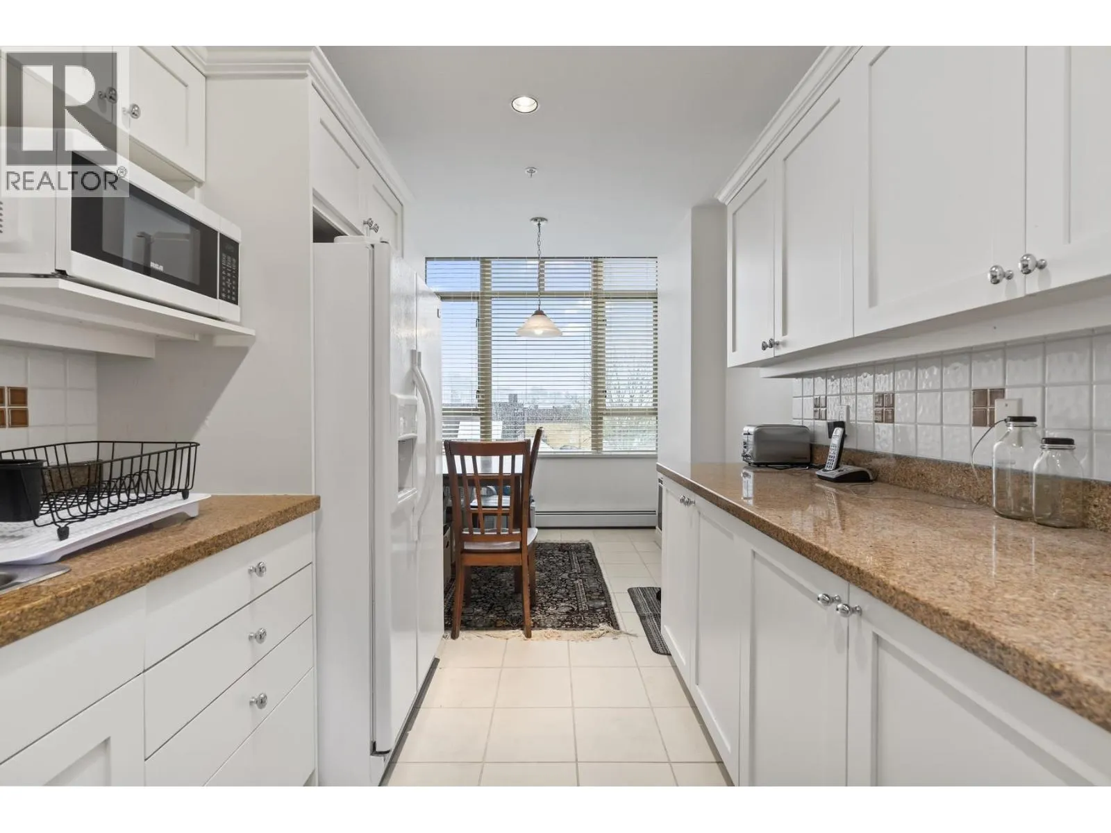 205 1896 MARINE DRIVE