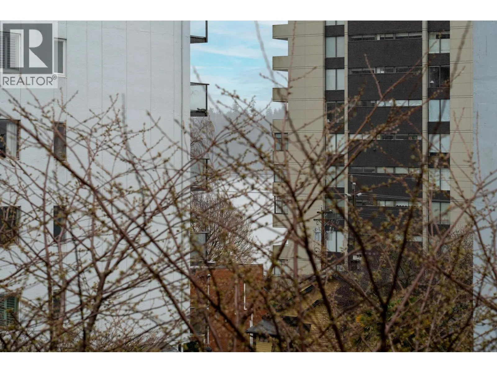 205 1896 MARINE DRIVE