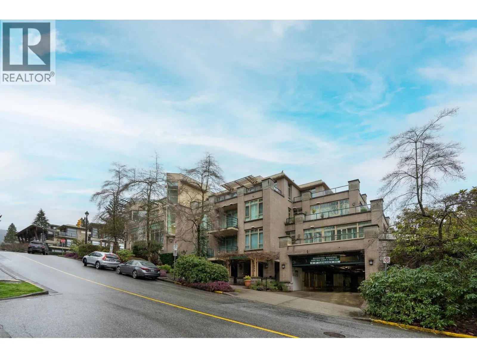 205 1896 MARINE DRIVE