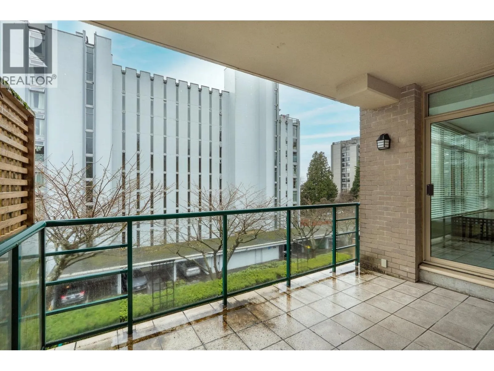 205 1896 MARINE DRIVE