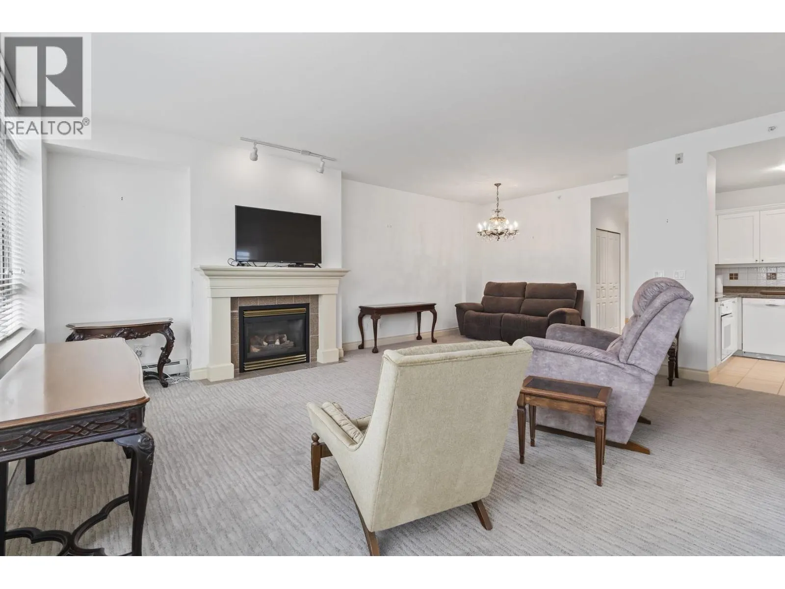 205 1896 MARINE DRIVE
