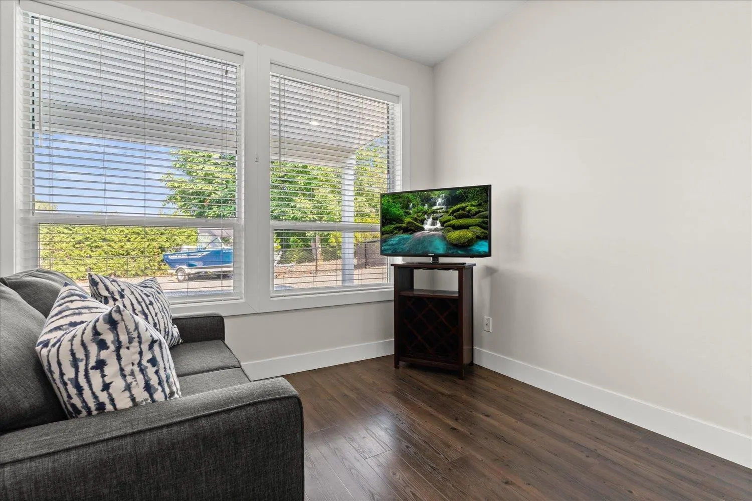 7569 DICKINSON PLACE|Eastern Hillsides