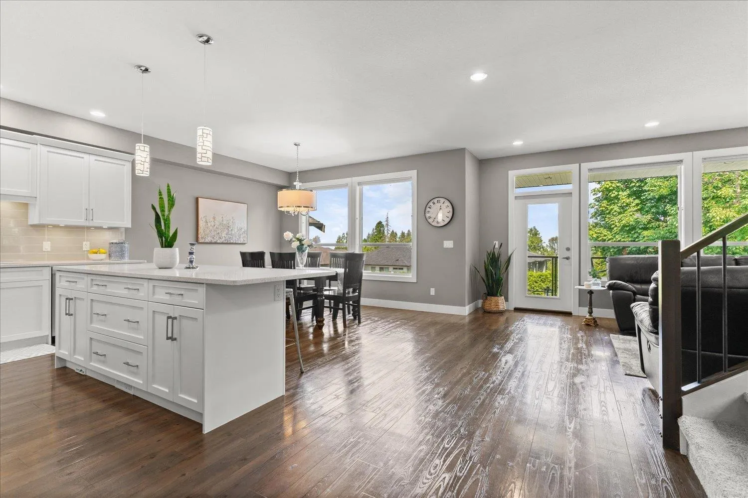 7569 DICKINSON PLACE|Eastern Hillsides