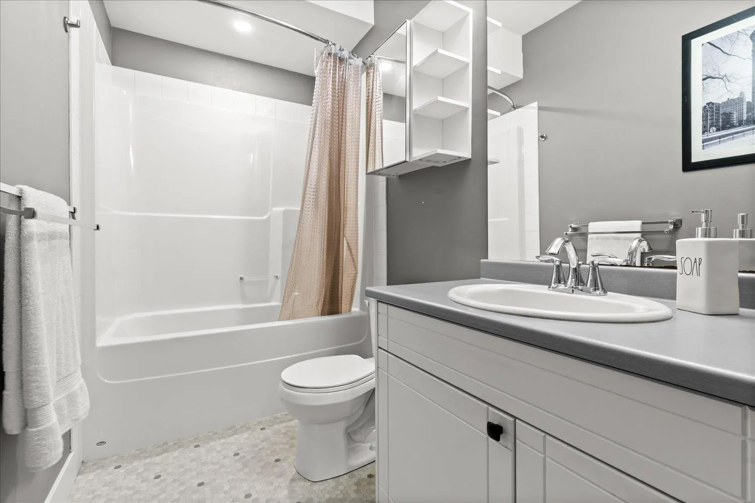 7569 DICKINSON PLACE|Eastern Hillsides