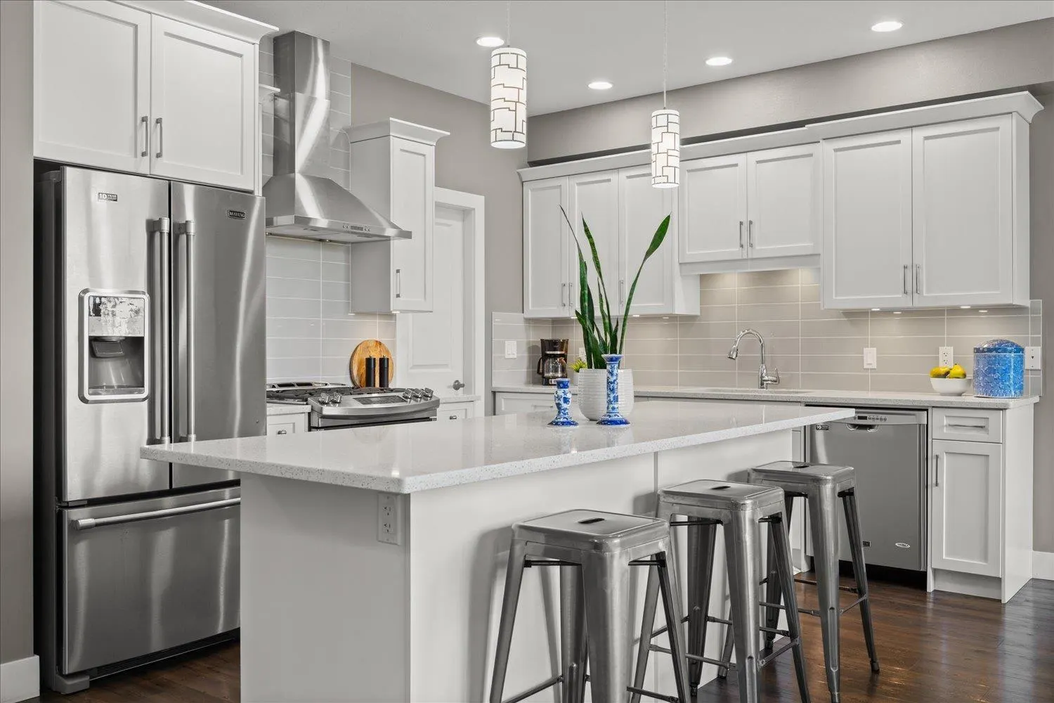7569 DICKINSON PLACE|Eastern Hillsides